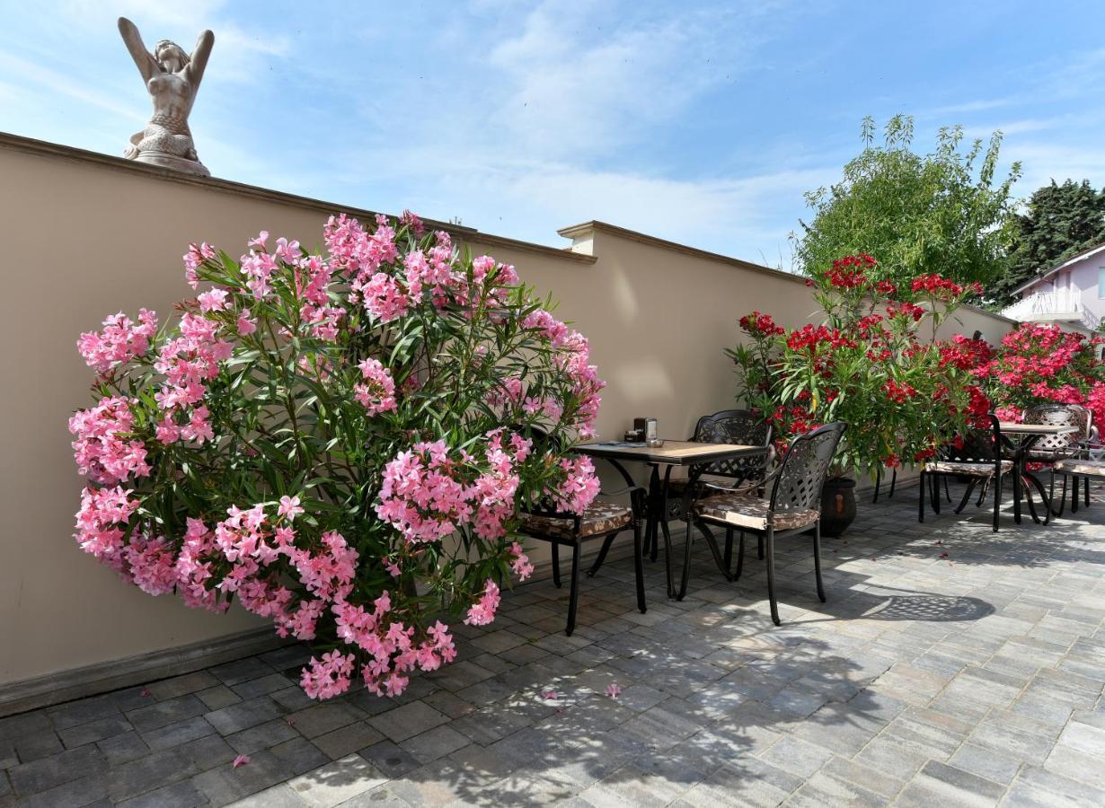 Sirena Palace Family Hotel Obzor Ngoại thất bức ảnh
