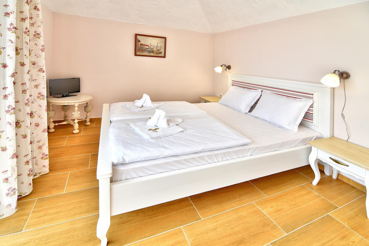 Sirena Palace Family Hotel Obzor Ngoại thất bức ảnh